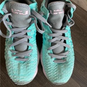 Nike Lebrons Basketball Shoes